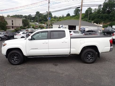 Used 2018 Toyota Tacoma SR5 AWD/4WD image 2