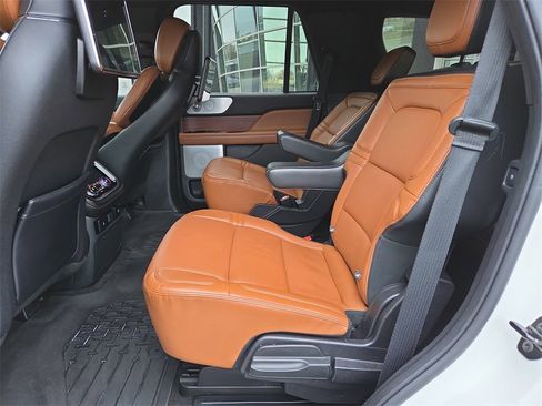 Used 2020 Lincoln Navigator Reserve w/ Luxury Package image 12