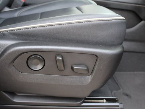 Used 2023 Chevrolet Suburban Premier RWD image 15