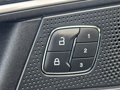 Used 2022 Ford Edge Titanium AWD/4WD image 11