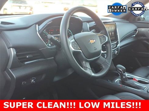 Used 2023 Chevrolet Traverse LT w/ LT Premium Package image 9