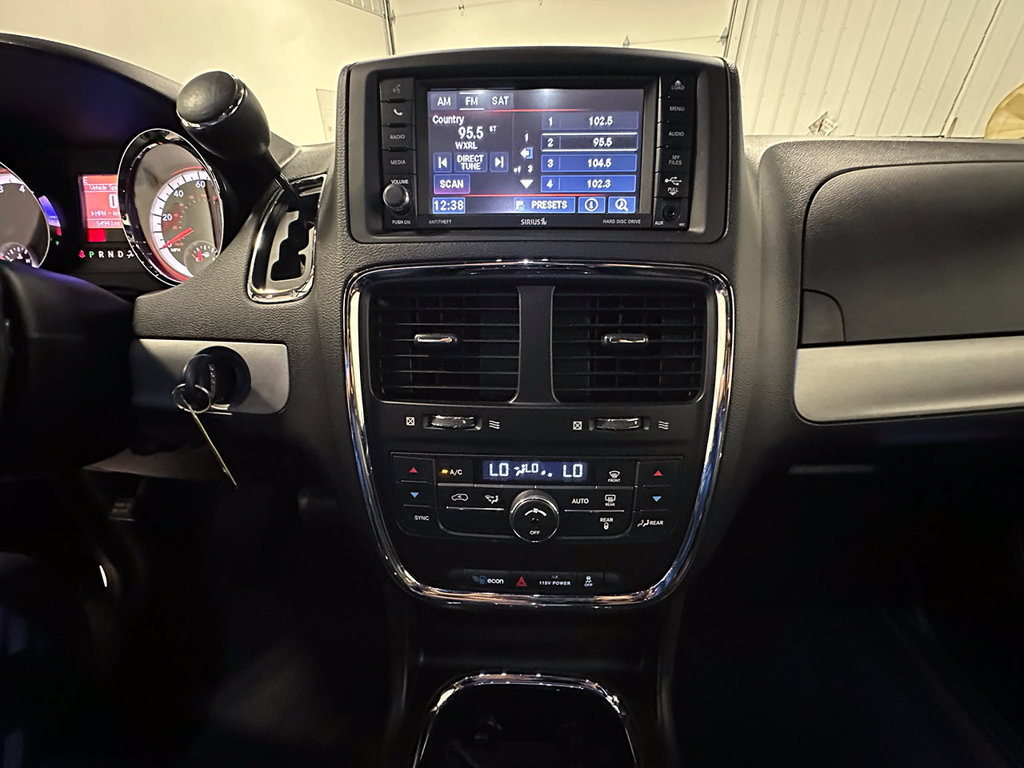 Used 2014 Dodge Grand Caravan R/T w/ Trailer Tow Group FWD image 34