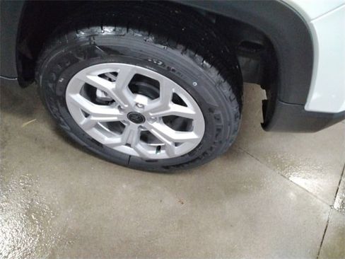 New 2026 Jeep Compass Latitude image 19