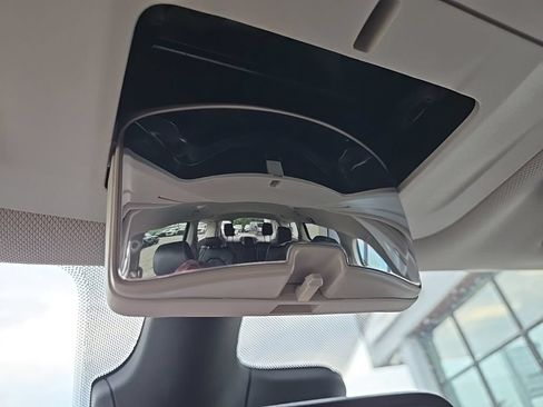 Used 2023 Chrysler Pacifica Touring-L FWD image 67