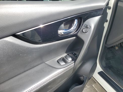 Used 2017 Nissan Rogue Sport SV w/ SV Premium Package image 16