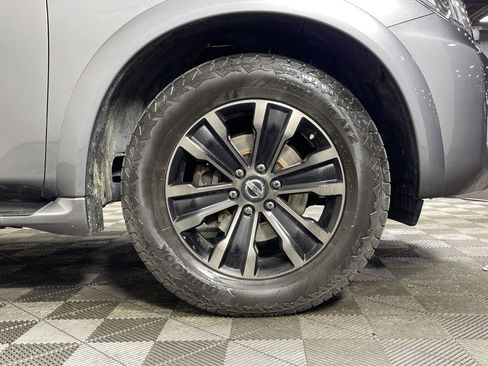 Used 2017 Nissan Armada Platinum w/ Interior Lighting Package image 8