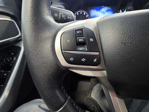 Used 2023 Ford Explorer XLT AWD/4WD image 32