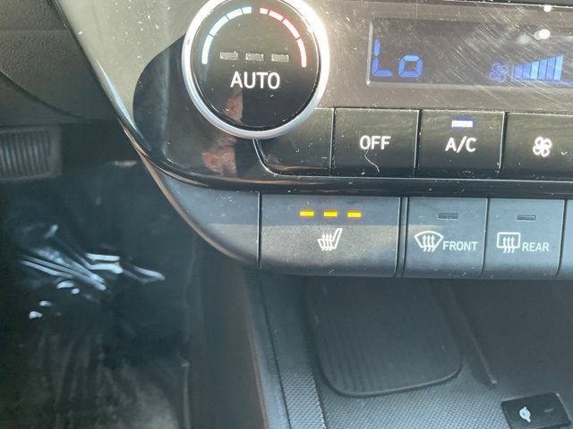 Used 2025 Hyundai Elantra SEL FWD image 19