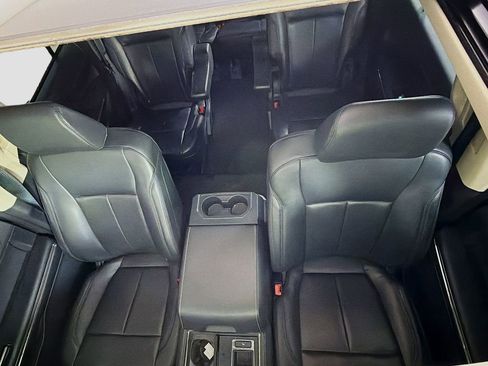 Used 2022 Ford Expedition XLT image 16