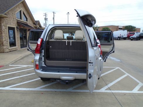 Used 2010 Lexus GX 460 image 26