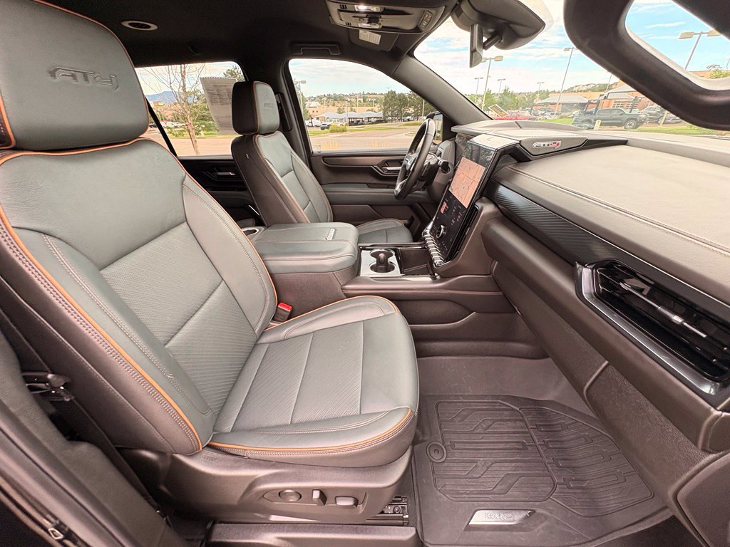 Used 2025 GMC Yukon AT4 AWD/4WD image 33