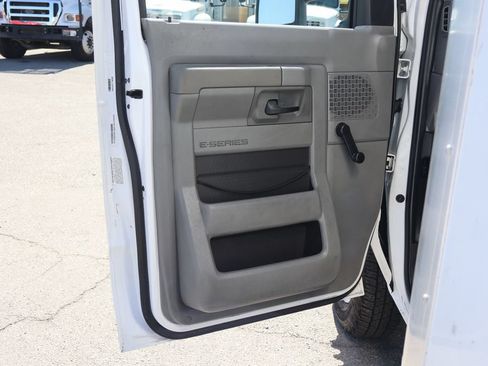 Used 2015 Ford E-450 and Econoline 450 Super Duty RWD image 20