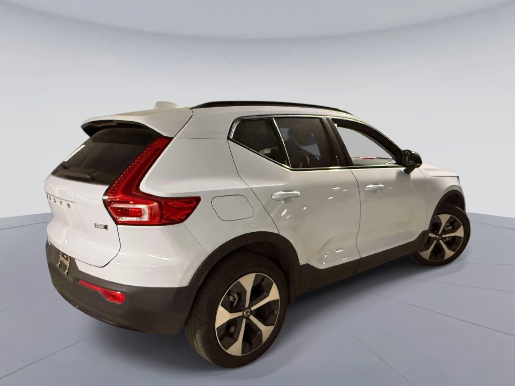 Used 2026 Volvo XC40 B5 Plus AWD/4WD image 3