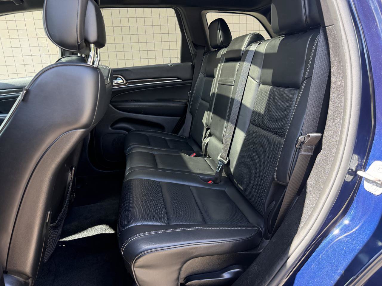 Used 2014 Jeep Grand Cherokee Overland w/ Advanced Technology Group AWD/4WD image 38