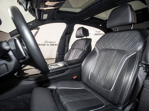 Used 2022 BMW 750i xDrive w/ Luxury Rear Seating Package image 15