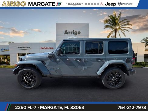 Used 2025 Jeep Wrangler Unlimited Sahara w/ Safety Group AWD/4WD image 8