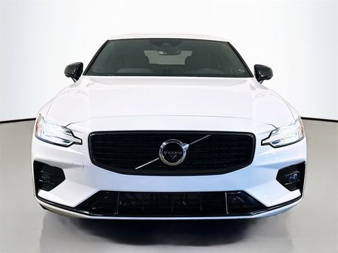 Used 2022 Volvo S60 B5 R-Design w/ Advanced Package image 2
