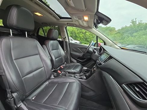 Used 2019 Buick Encore Essence FWD image 16