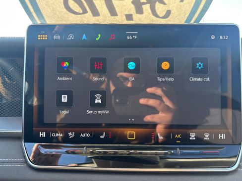 Certified 2025 Volkswagen Tiguan SE image 23