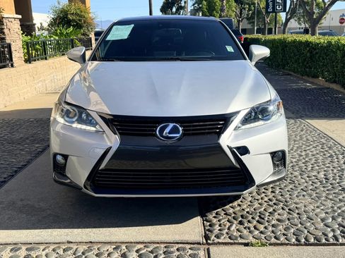 Used 2015 Lexus CT 200h w/ Navigation Package FWD image 2