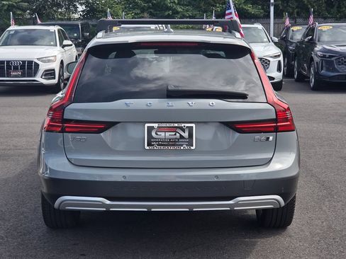 Used 2025 Volvo V90 B6 Cross Country Ultra AWD/4WD image 5
