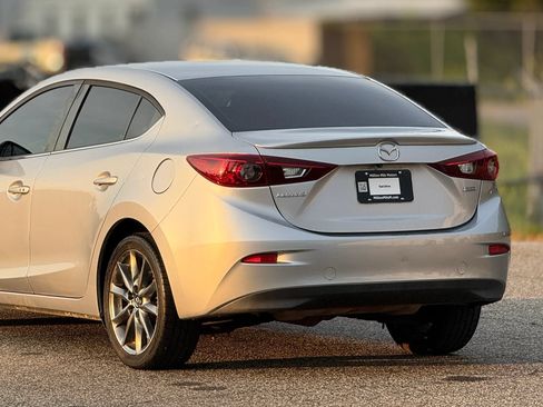Used 2018 MAZDA MAZDA3 Touring FWD image 12