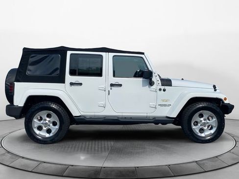 Used 2015 Jeep Wrangler Unlimited Sahara w/ Connectivity Group AWD/4WD image 6