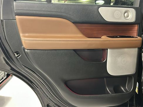 Used 2022 Lincoln Navigator Reserve image 26