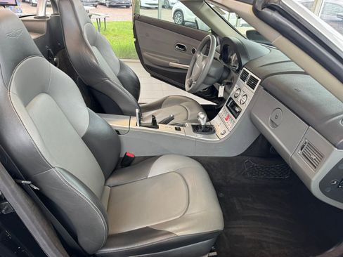 Used 2005 Chrysler Crossfire Limited RWD image 10