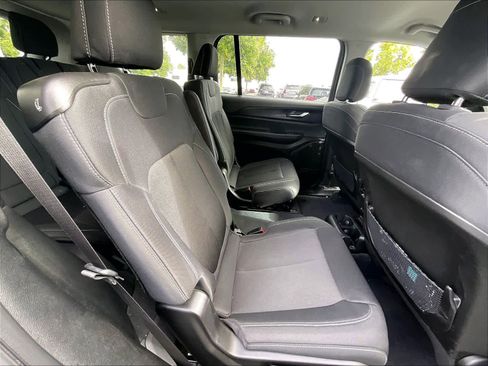 Used 2023 Jeep Grand Cherokee L Laredo image 27