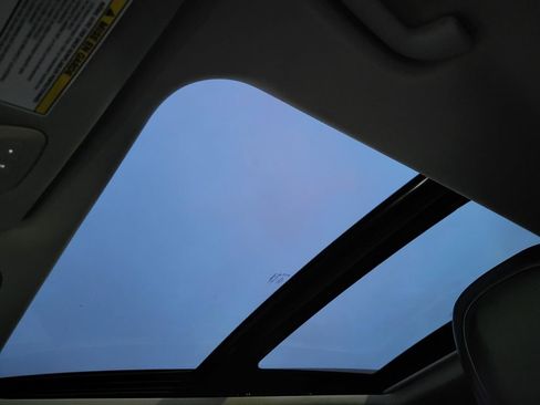 Used 2017 Jeep Cherokee Trailhawk w/ Comfort/Convenience Group image 33