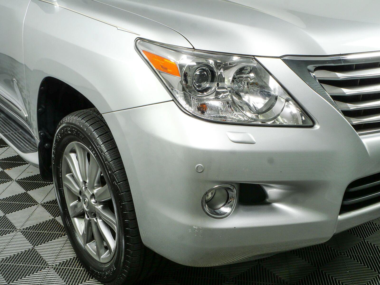 Used 2011 Lexus LX 570 4WD w/ Luxury Pkg image 41