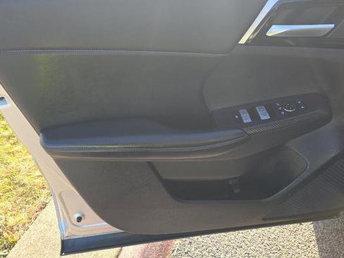 Used 2023 Mitsubishi Outlander SE image 12