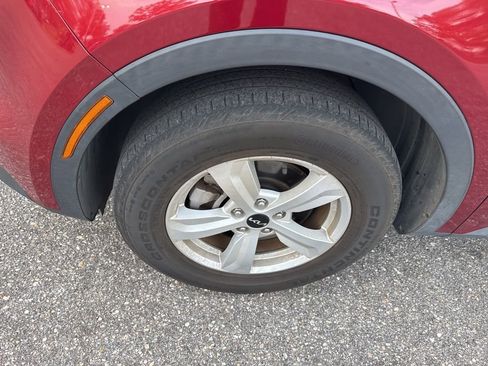 Used 2023 Kia Sorento LX image 2