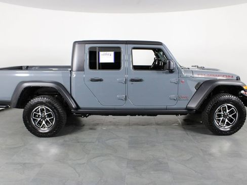Used 2024 Jeep Gladiator Rubicon w/ Technology Group image 13