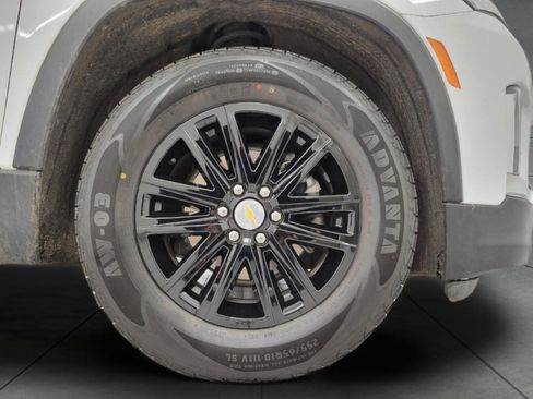 Used 2023 Chevrolet Traverse LT image 4