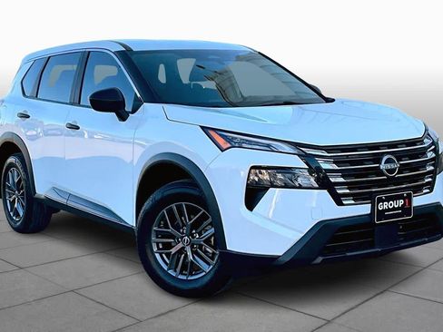 Used 2024 Nissan Rogue S image 2