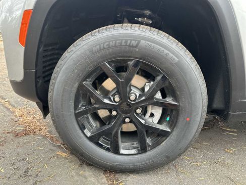 New 2025 Jeep Grand Cherokee Altitude image 18