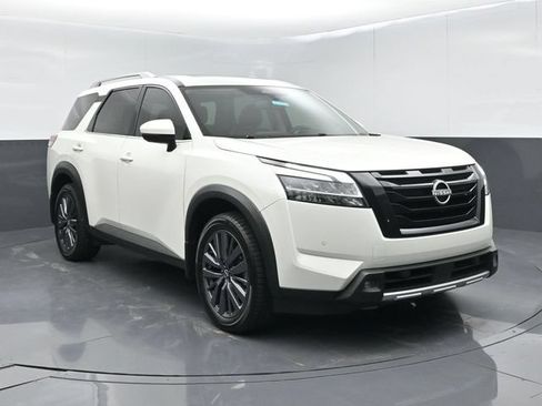 Used 2022 Nissan Pathfinder SL w/ SL Premium Package FWD image 1
