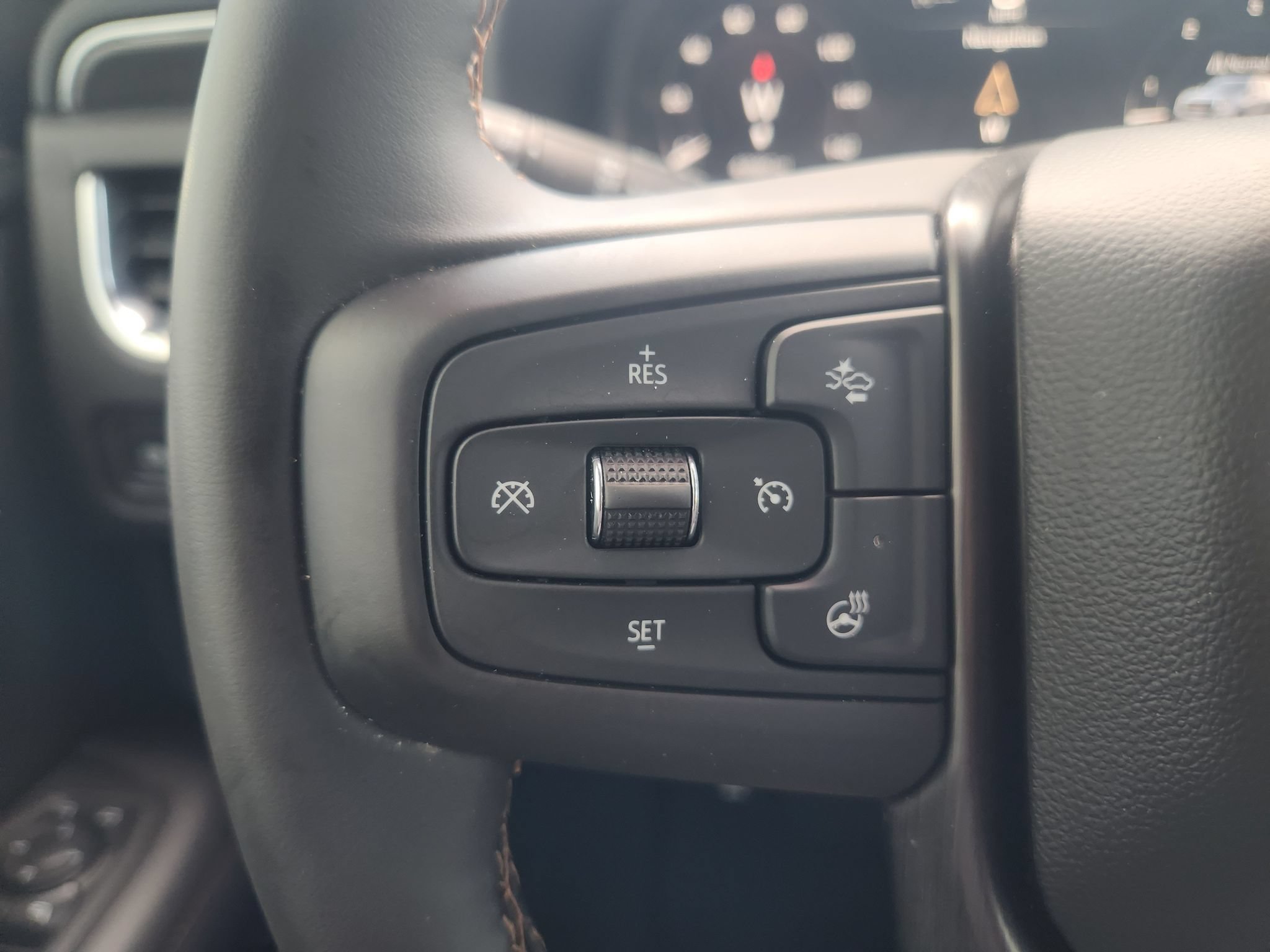 Used 2024 GMC Yukon AT4 w/ Technology Package AWD/4WD image 27
