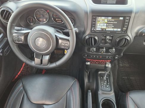 Used 2017 Jeep Wrangler Unlimited Rubicon AWD/4WD image 28