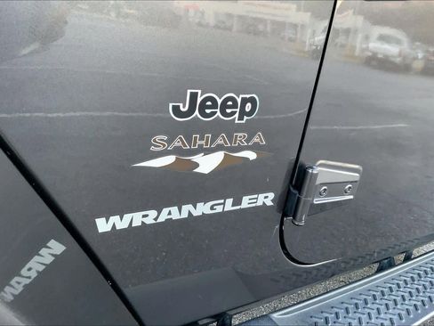 Used 2017 Jeep Wrangler Sahara w/ Connectivity Group image 8