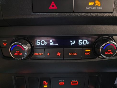 Used 2022 Nissan Frontier PRO-4X w/ Technology Package AWD/4WD image 34