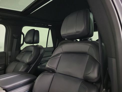 New 2025 Lincoln Navigator Reserve w/ Jet Appearance Package AWD/4WD image 18