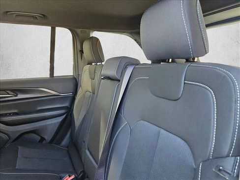 New 2025 Jeep Grand Cherokee Laredo X w/ Luxury Tech Group I AWD/4WD image 15