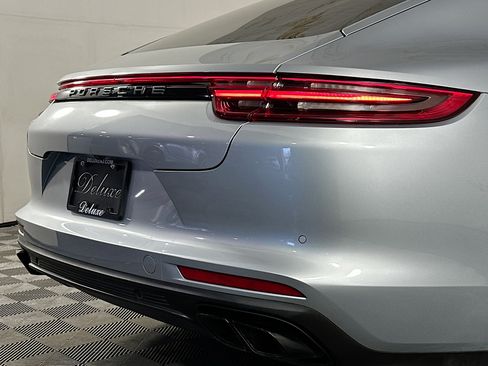 Used 2018 Porsche Panamera 4 image 26