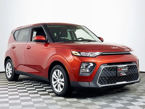 Used 2022 Kia Soul LX FWD image 1