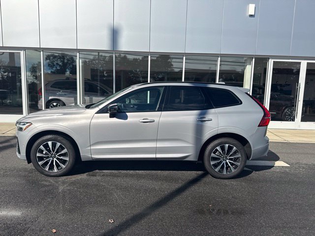 Certified 2025 Volvo XC60 B5 Plus AWD/4WD image 2