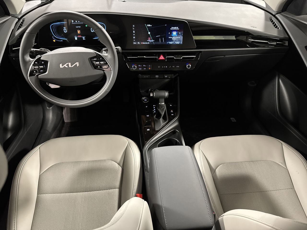 New 2026 Kia Niro EX FWD image 3