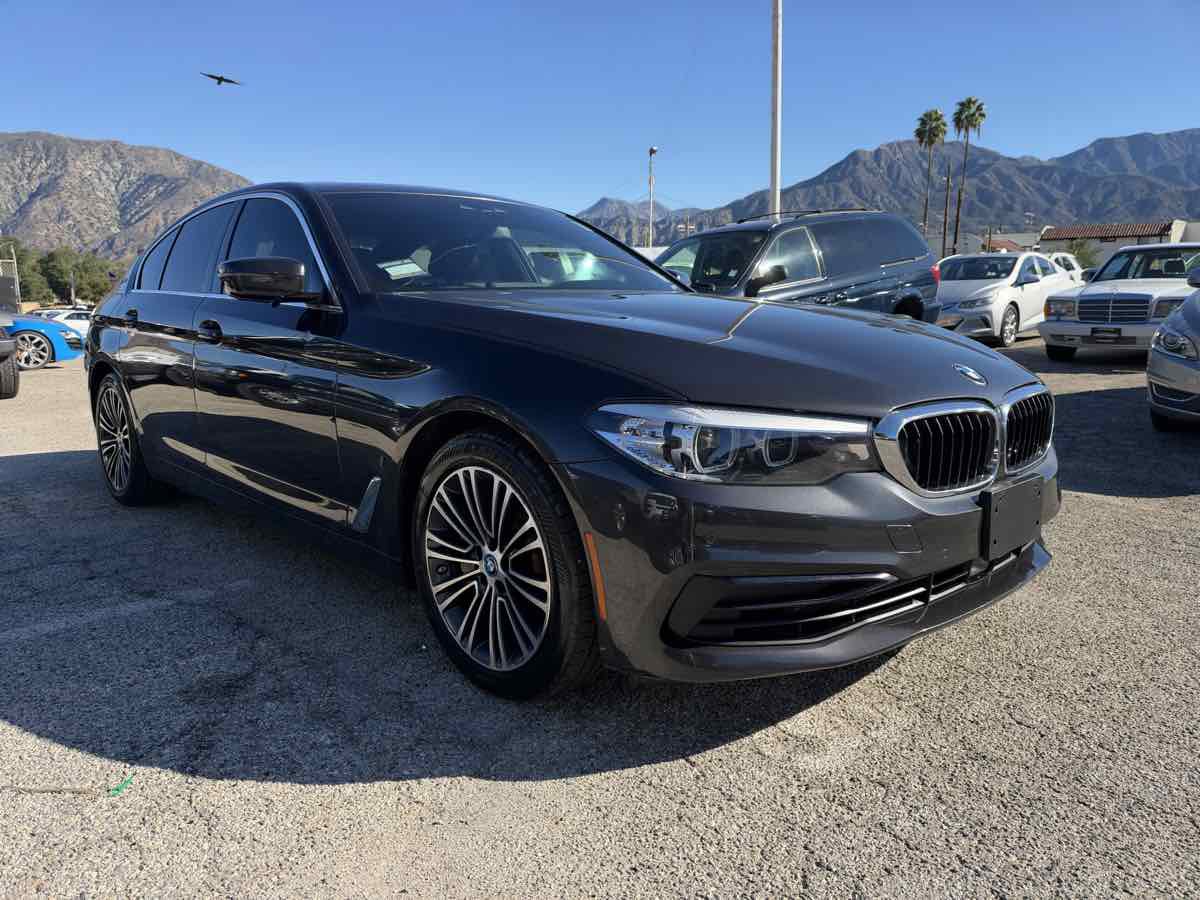 Used 2019 BMW 530e RWD image 1